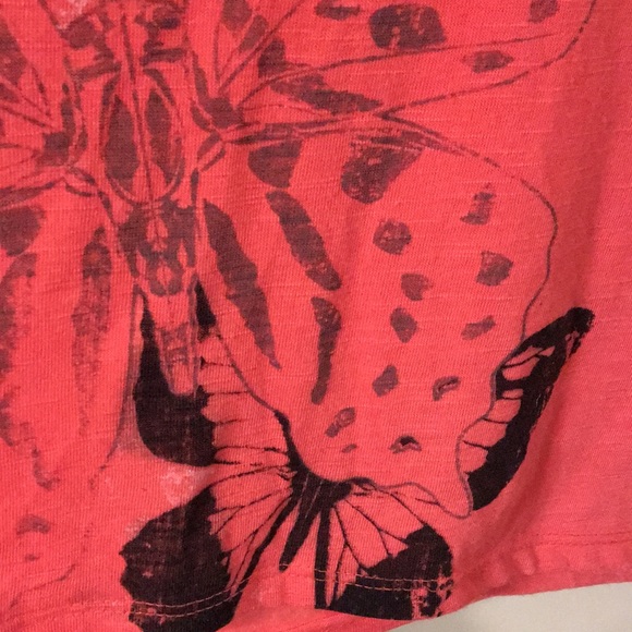 FREE WITH ANY PURCHASE Coral Shark Bite Graphic Butterfly T Shirt M - Picture 5 of 11